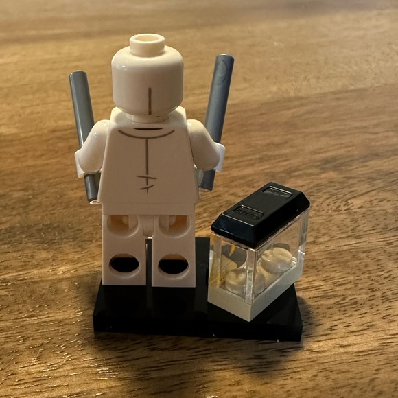 Lego Minifigures Marvel Studios Series 2 Mr. Knight - Picture 4 of 4